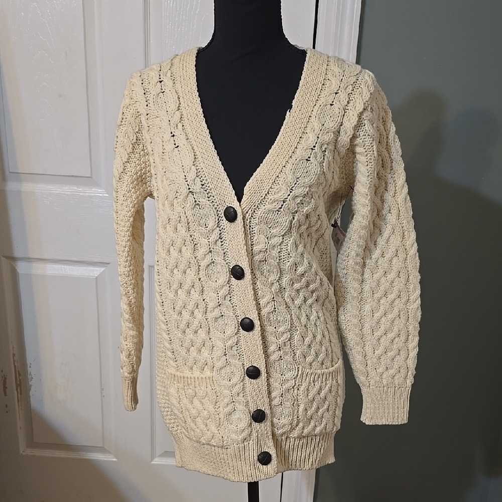 Aran Crafts Cream Cable Knit Cardigan Vintage 90's. Size Medium. 100% Merino.